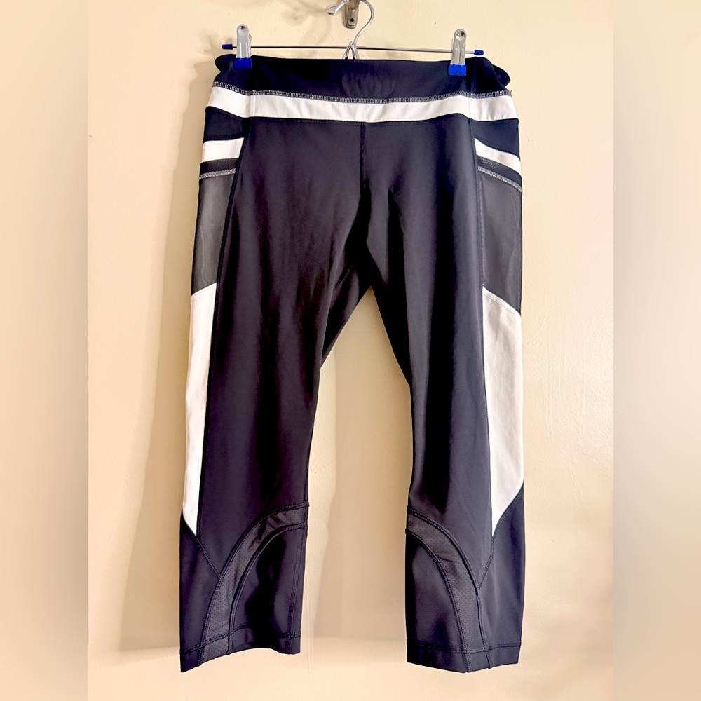 LULULEMON SZ 10 Black White Colorblock 22" Inseam Nylon Spandex Cropped Leggings